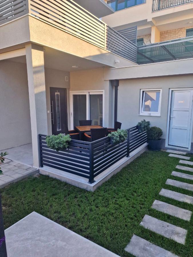 Villa Franko Baska Voda Luaran gambar